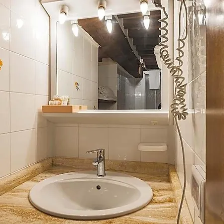 Meuble Evoe לינה וארוחת בוקר 4*